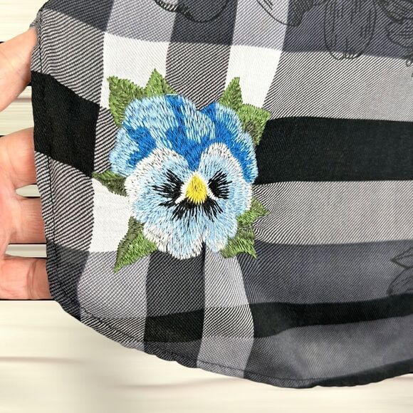 DESIGUAL LAURA ILLA Embroidered Gray Blouse Top Shirt V-neck Roll Tab Sleeve M-L - Picture 13 of 15